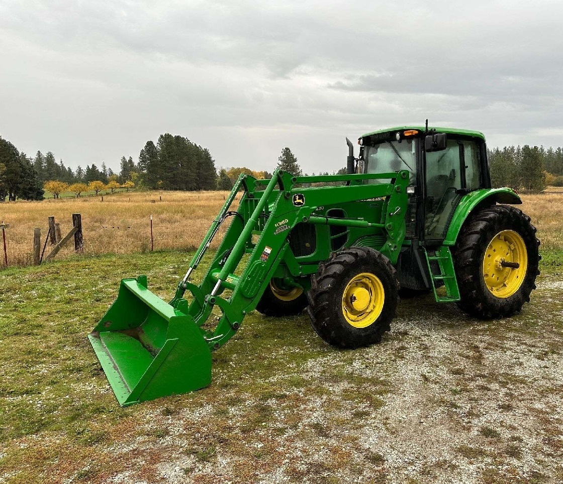 2012 John Deere 7230