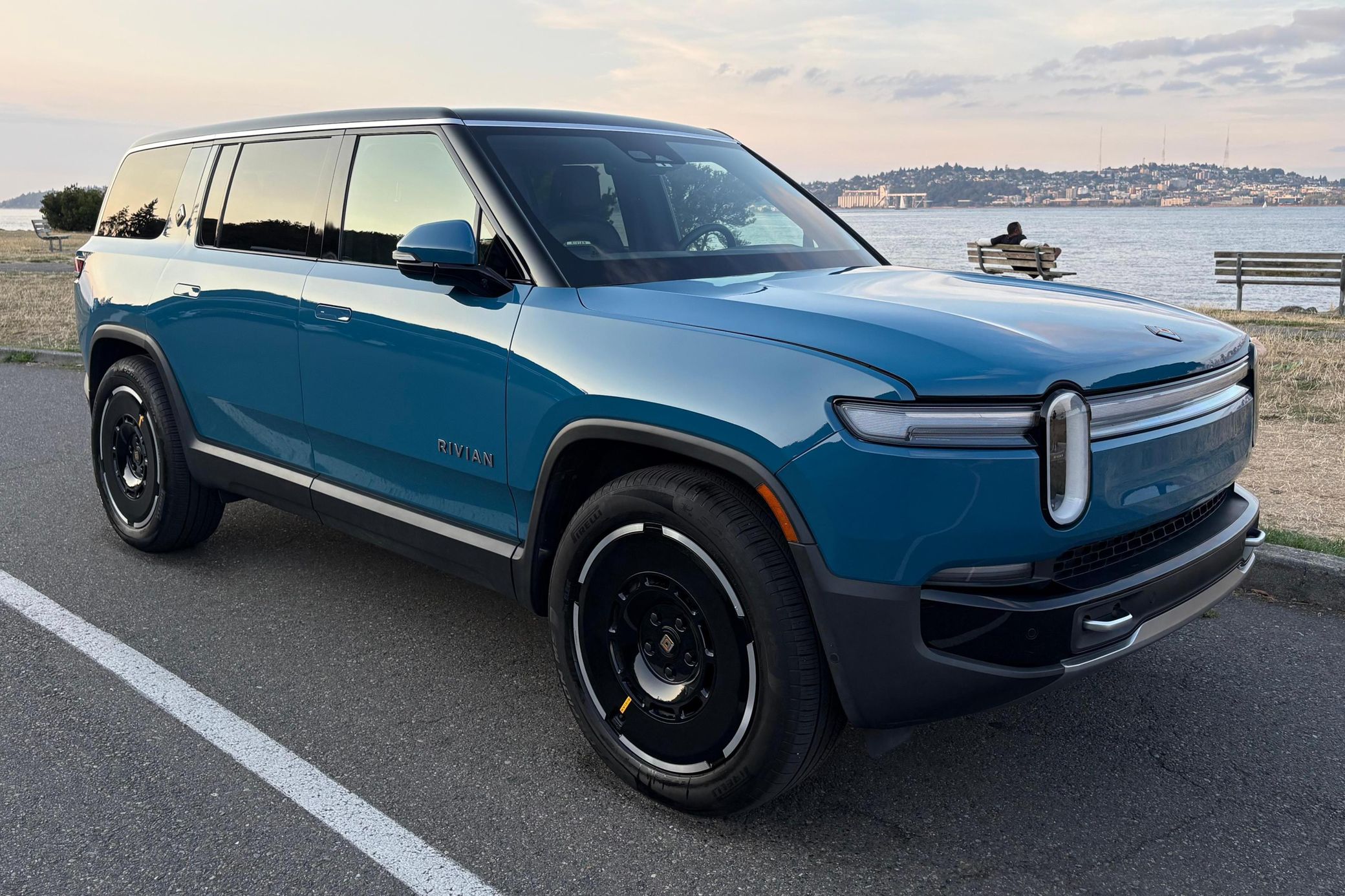 2025 Rivian R1S Adventure Edition